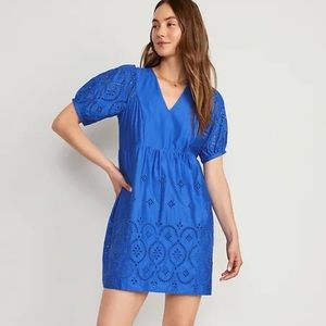 Old Navy v-neck eyelet dress - new with tags - size petite small